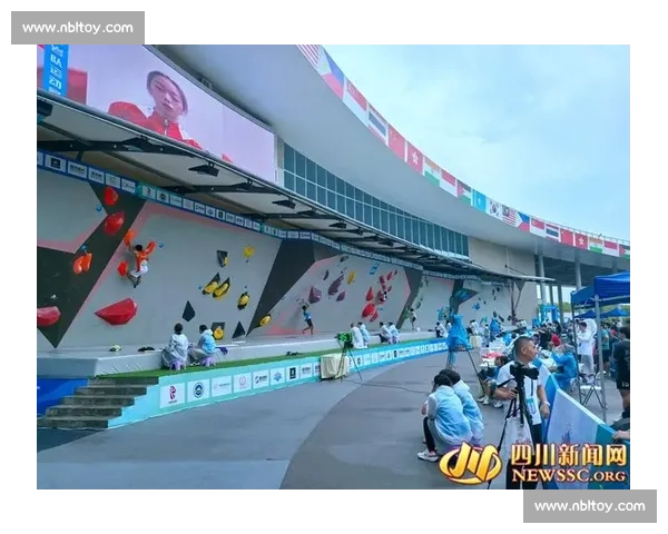 攀岩联赛眉山站：难度决赛巅峰对决，谭有恬朱成彬登顶