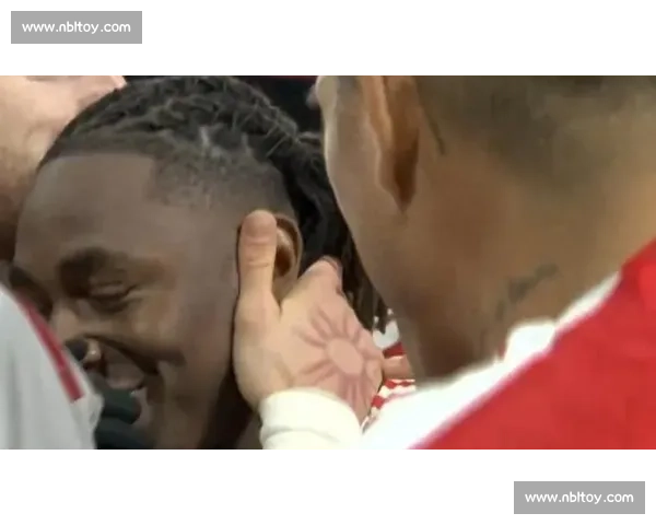 有没有朋友和我一样，觉得埃泽这脚是 “二踢脚”？